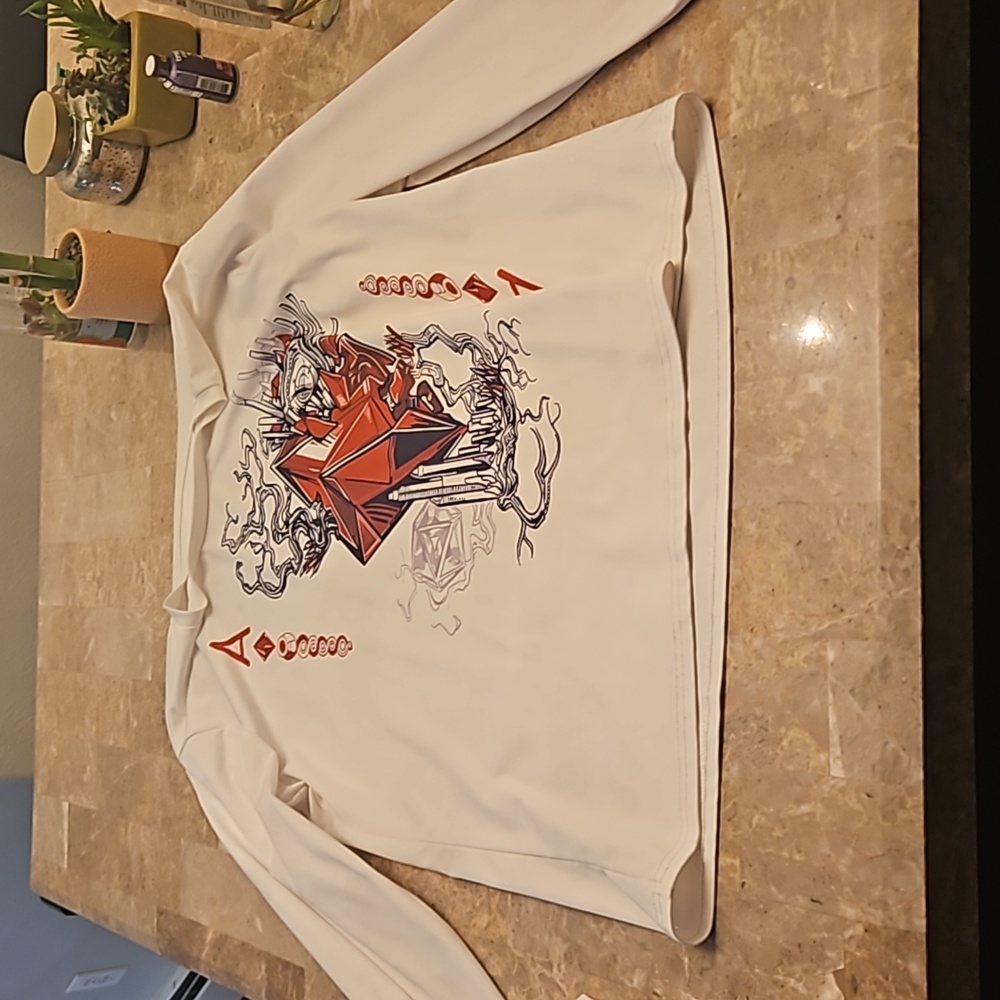 White long sleeve Dimond red shirt